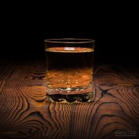 Froster whisky tok poharakkal és felirattal